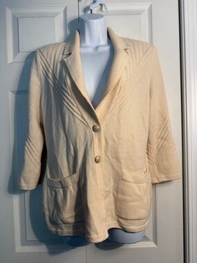 Vintage St John Collection 2 button cardigan size 8. Cream